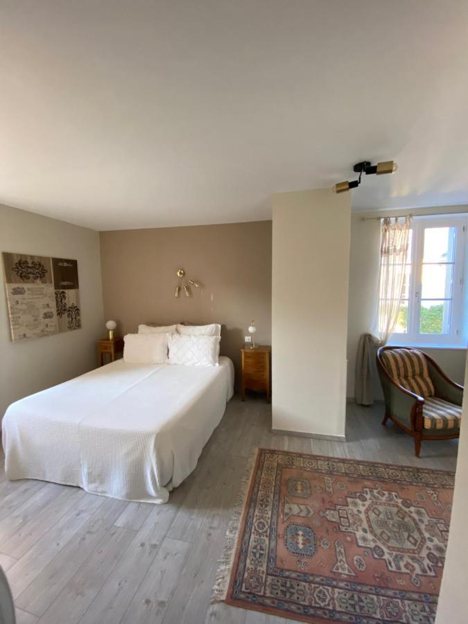 Les Chambres De L'Aigronne Le Petit-Pressigny Exteriör bild